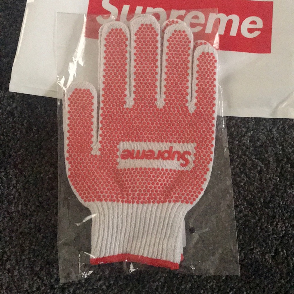 Supreme working glove brand new in sealed wrap. - Picture 2 of 2